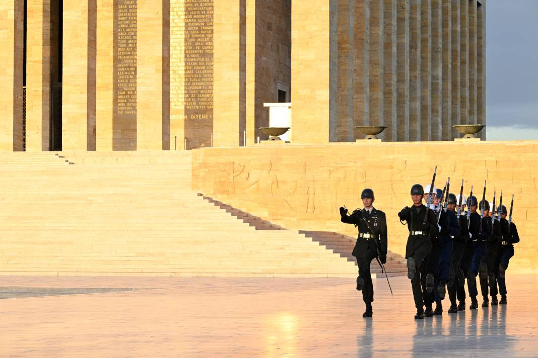 Türk bayrağının gönderden hiç inmediği yer - Resim: 3